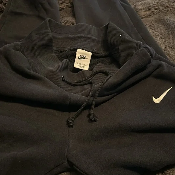 Nike black sweatpants-women’s XS - Picture 2 of 2